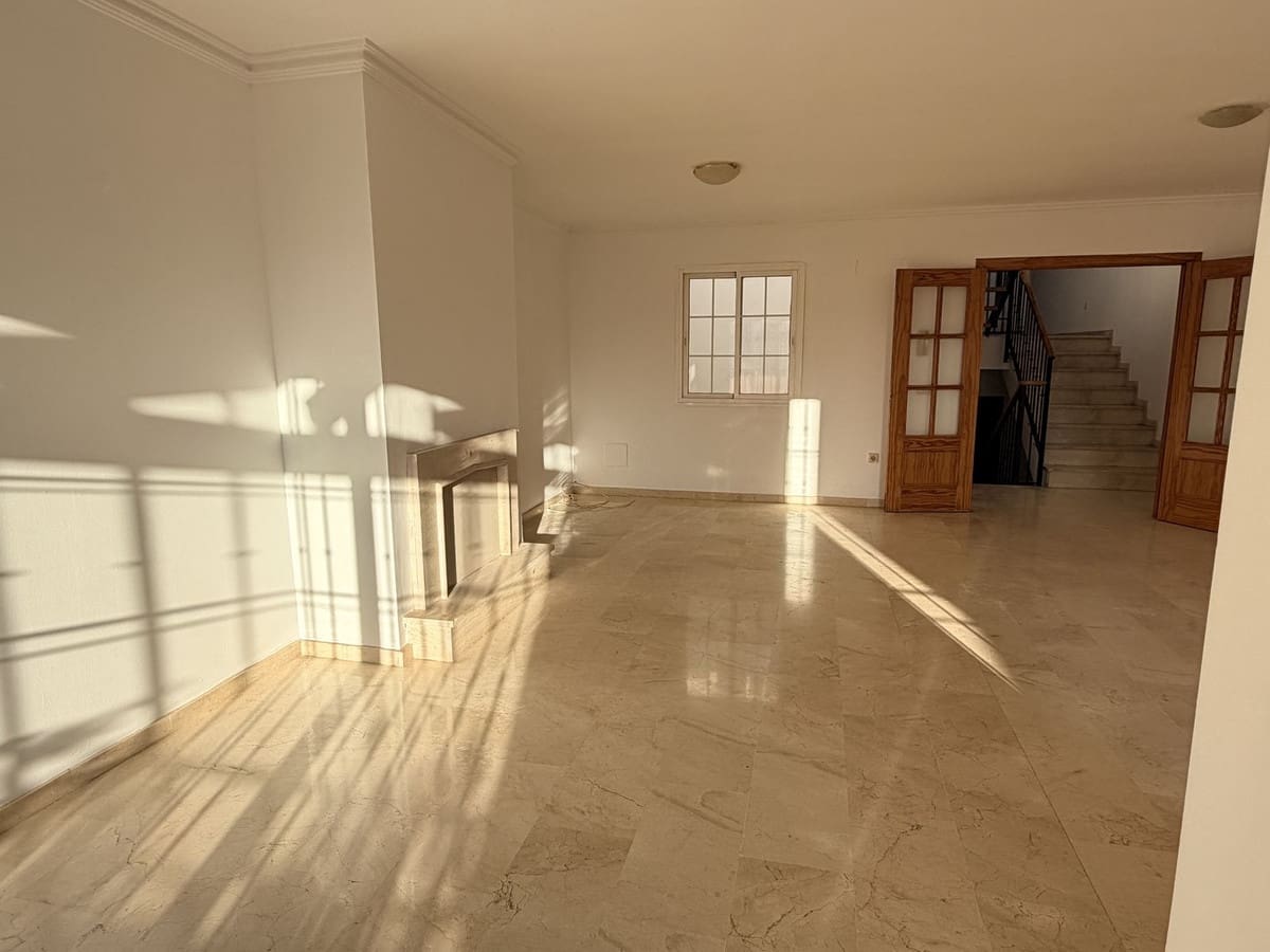 4 bedroom Townhouse for sale in Riviera del Sol with pool garage - € 475,000 (Ref: 9802545)