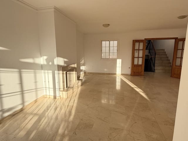 4 bedroom Townhouse for sale in Riviera del Sol, Mijas with pool garage - € 475,000 (Ref: 9802545)