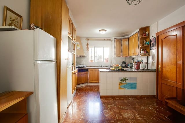 4 chambre Maison de Ville à vendre à Estepona avec piscine garage - 475 000 € (Ref: 9802546)