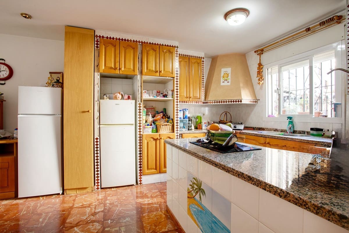 4 chambre Maison de Ville à vendre à Estepona avec piscine garage - 475 000 € (Ref: 9802546)