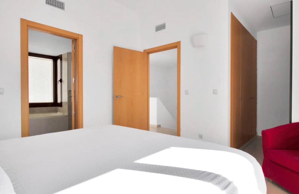 3 bedroom Townhouse for sale in Casares with pool - € 535,000 (Ref: 9802554)