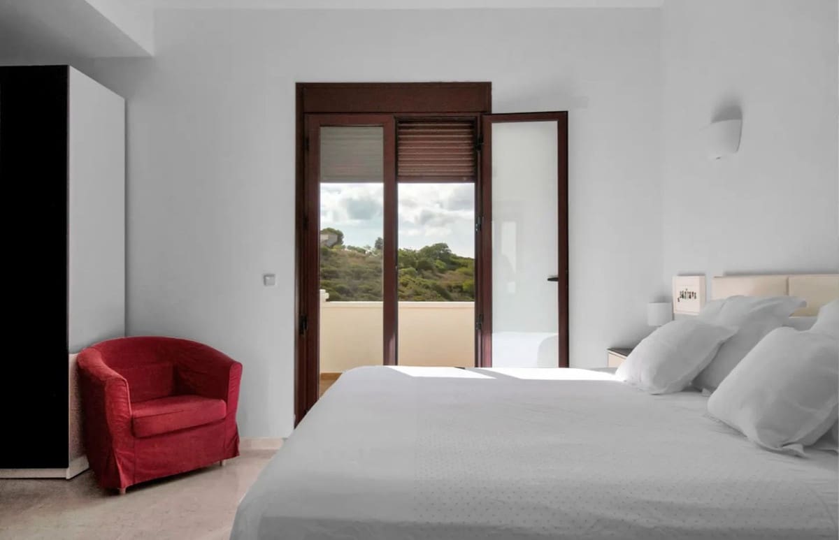 3 bedroom Townhouse for sale in Casares with pool - € 535,000 (Ref: 9802554)