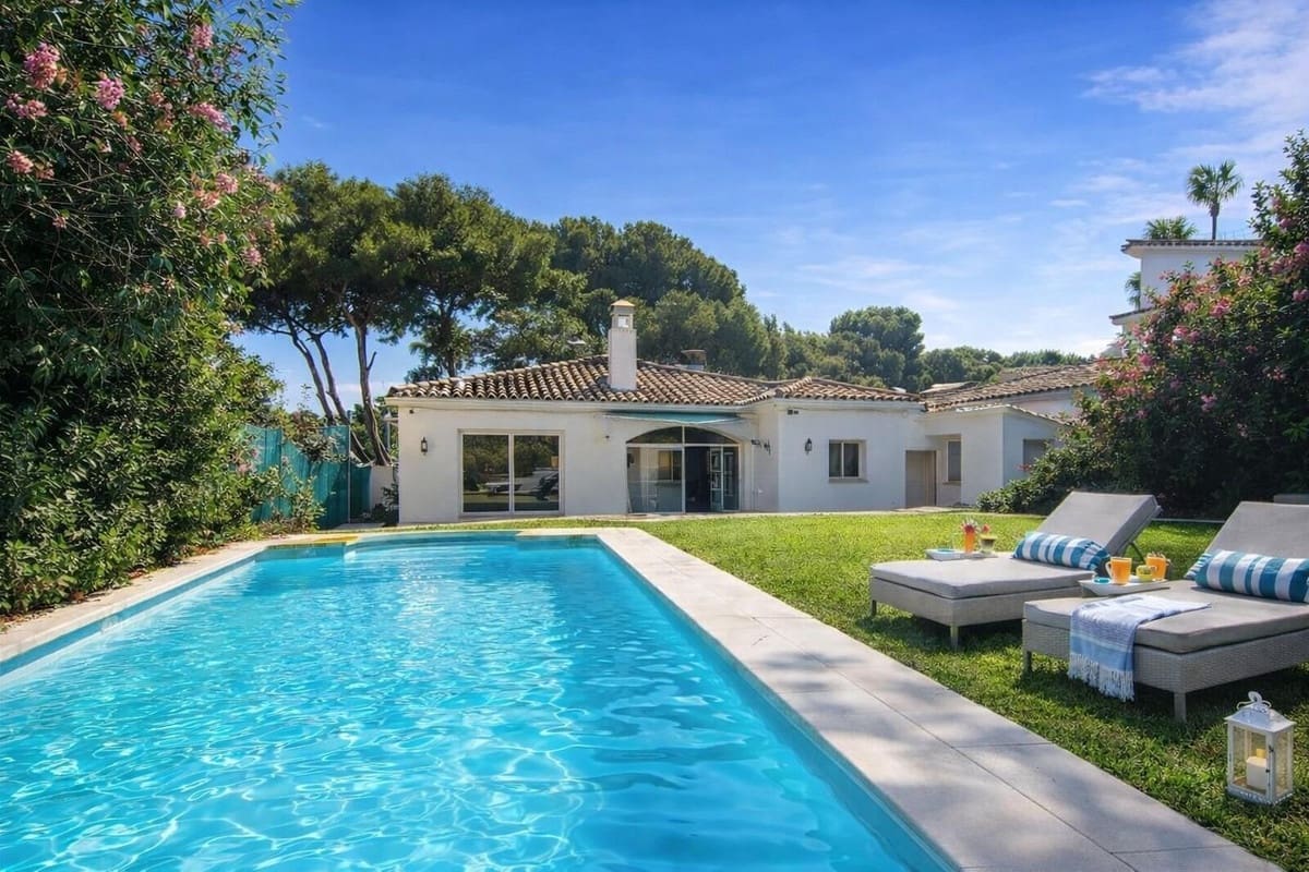 3 slaapkamer Villa te koop in Nueva Andalucia met zwembad garage - € 980.000 (Ref: 9802740)