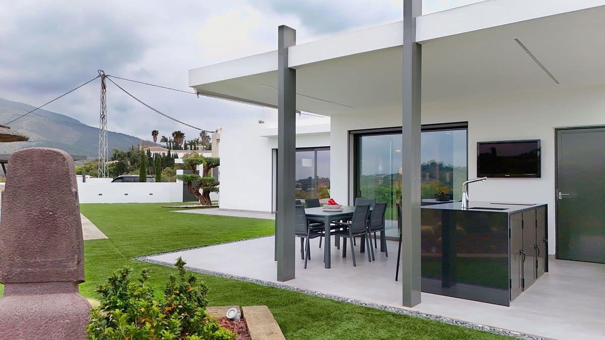 Chalet de 3 habitaciones en Alhaurín el Grande en venta con piscina garaje - 895.000 € (Ref: 9802741)