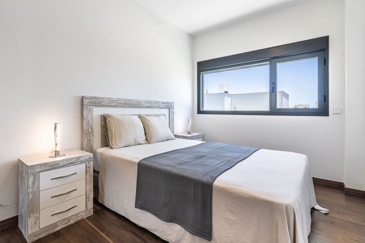 4 bedroom Villa for sale in Manilva with pool garage - € 1,150,000 (Ref: 9802907)