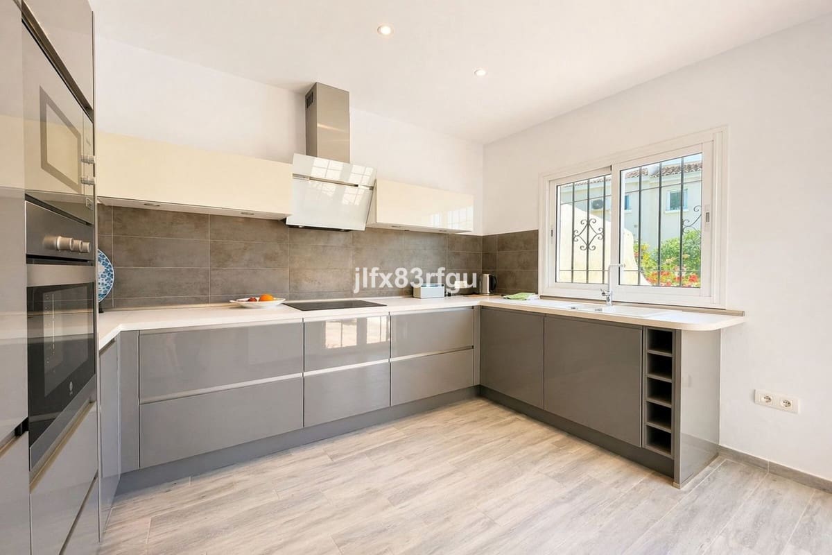 4 Zimmer Villa zu verkaufen in Riviera del Sol mit Pool Garage - 995.000 € (Ref: 9802908)