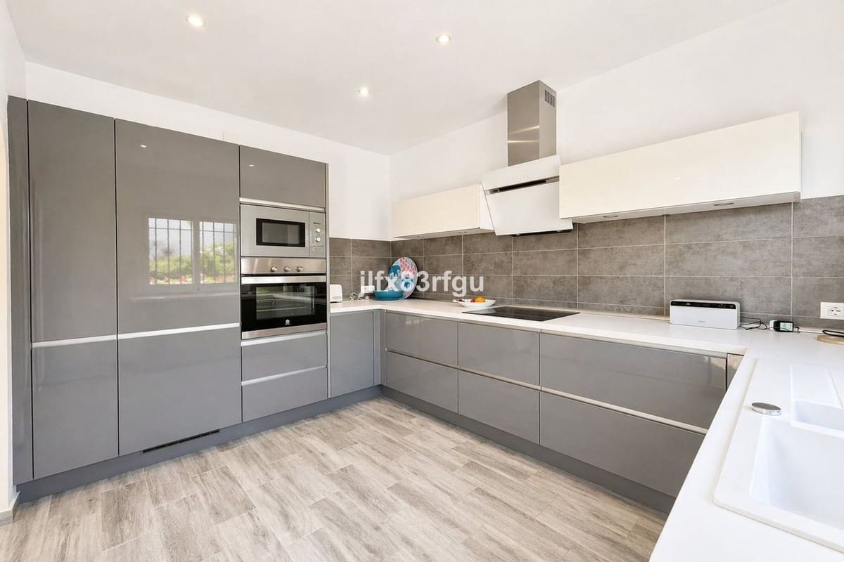 4 Zimmer Villa zu verkaufen in Riviera del Sol mit Pool Garage - 995.000 € (Ref: 9802908)