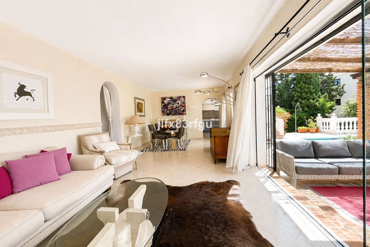 4 Zimmer Villa zu verkaufen in Riviera del Sol mit Pool Garage - 995.000 € (Ref: 9802908)