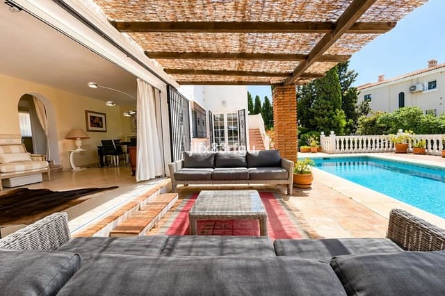 4 makuuhuone Huvila myytävänä paikassa Riviera del Sol, Mijas mukana uima-altaan 
autotalli - 995 000 € (Ref: 9802908)