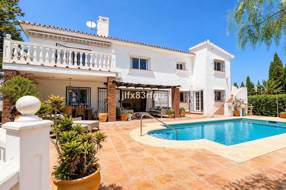 4 Zimmer Villa zu verkaufen in Riviera del Sol mit Pool Garage - 995.000 € (Ref: 9802908)