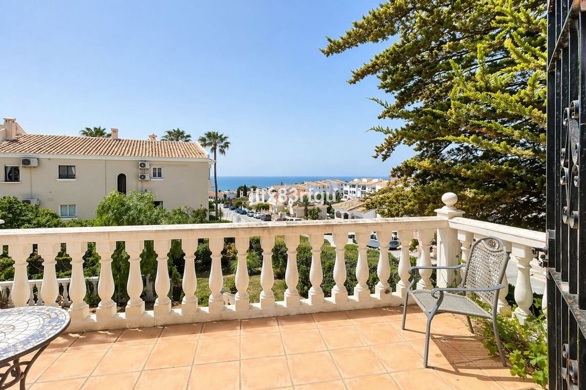 4 Zimmer Villa zu verkaufen in Riviera del Sol mit Pool Garage - 995.000 € (Ref: 9802908)