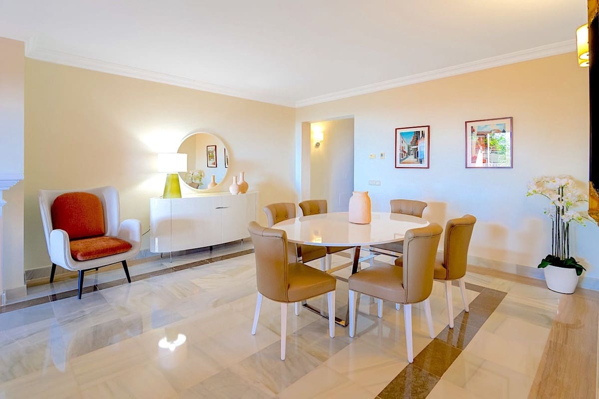3 bedroom Apartment for sale in Marbella - € 875,000 (Ref: 9805321)