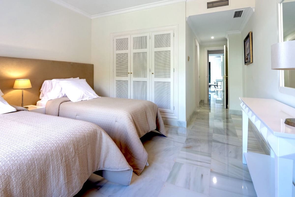 3 bedroom Apartment for sale in Marbella - € 875,000 (Ref: 9805321)