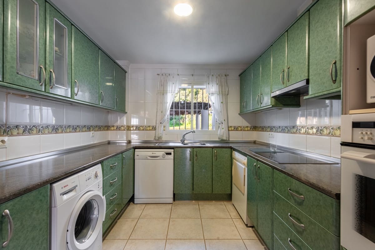 2 chambre Appartement à vendre à Marbella avec piscine - 595 000 € (Ref: 9805324)