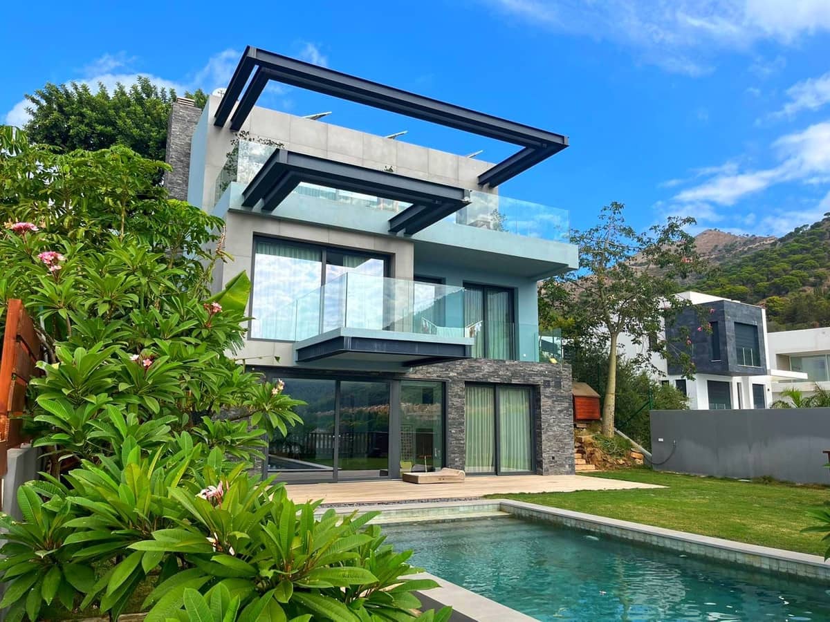 5 bedroom Villa for sale in Mijas with pool garage - € 1,600,000 (Ref: 9805328)