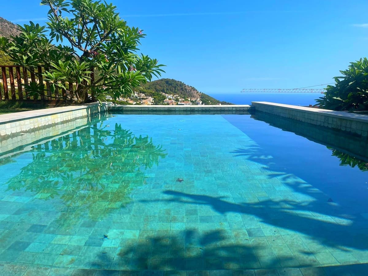 5 bedroom Villa for sale in Mijas with pool garage - € 1,600,000 (Ref: 9805328)