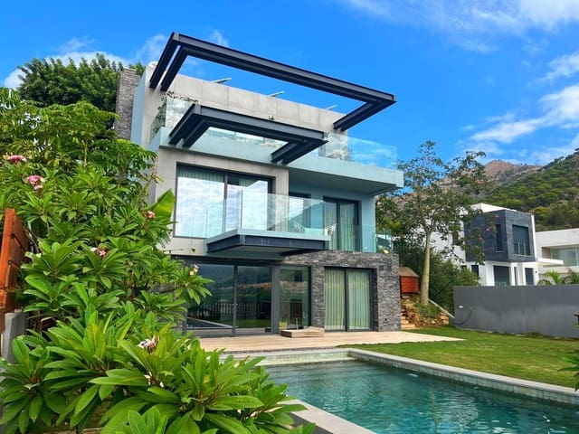 5 bedroom Villa for sale in Mijas with pool garage - € 1,600,000 (Ref: 9805328)