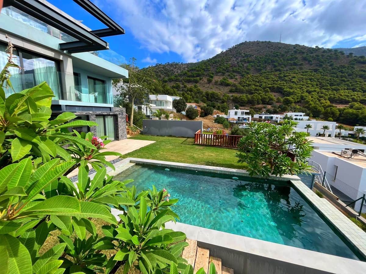 5 bedroom Villa for sale in Mijas with pool garage - € 1,600,000 (Ref: 9805328)