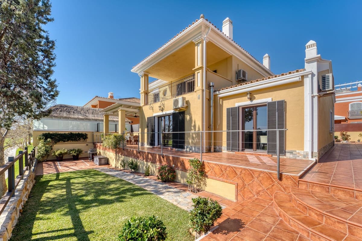 5 chambre Villa/Maison à vendre à Guadalmina avec piscine garage - 1 580 000 € (Ref: 9805329)