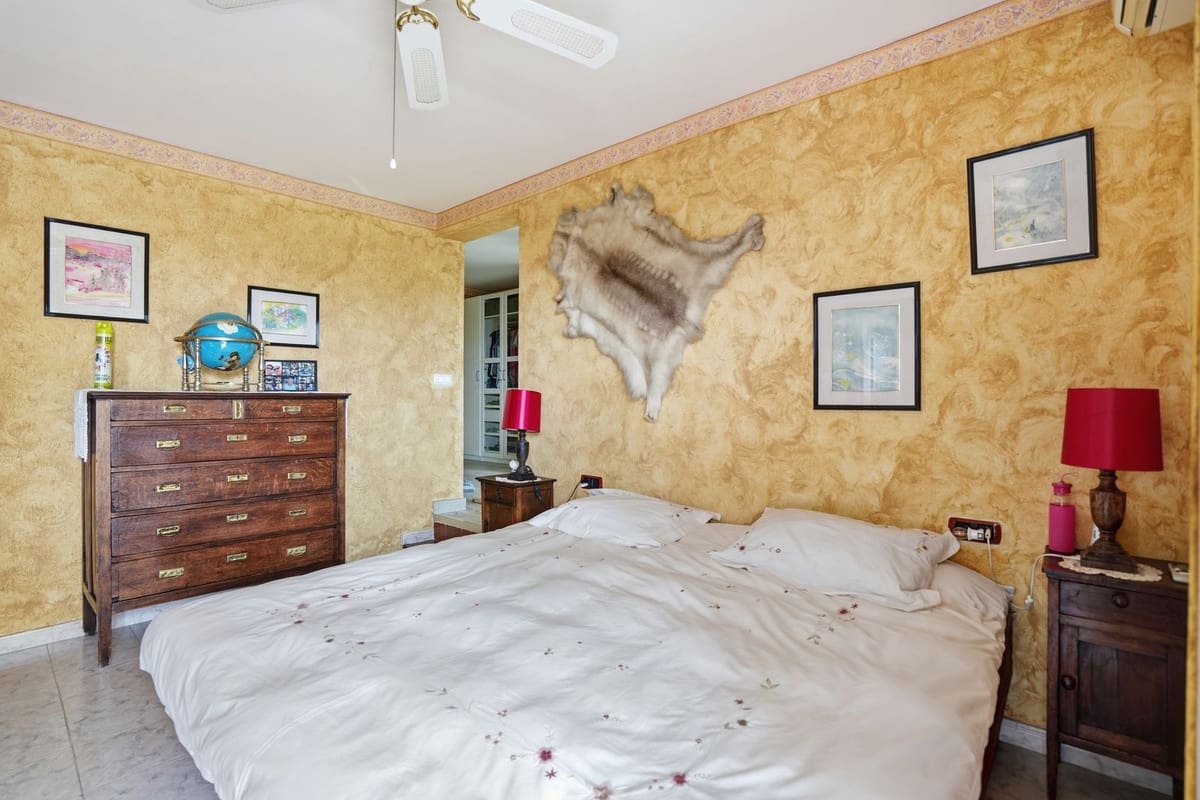 3 bedroom Villa for sale in La Cala de Mijas with pool - € 900,000 (Ref: 9805332)