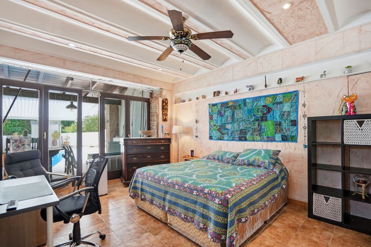 3 bedroom Villa for sale in La Cala de Mijas with pool - € 900,000 (Ref: 9805332)