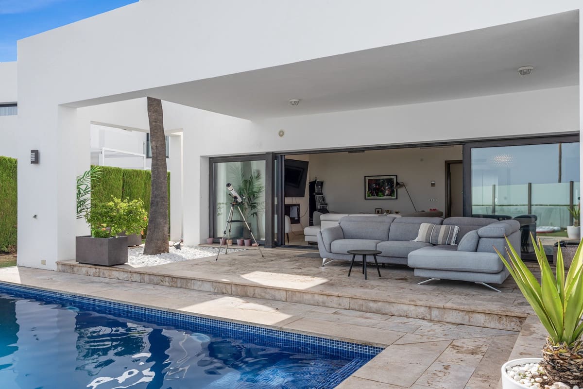 4 soveværelse Villa til salg i Benahavis med swimmingpool garage - € 1.725.000 (Ref: 9805334)