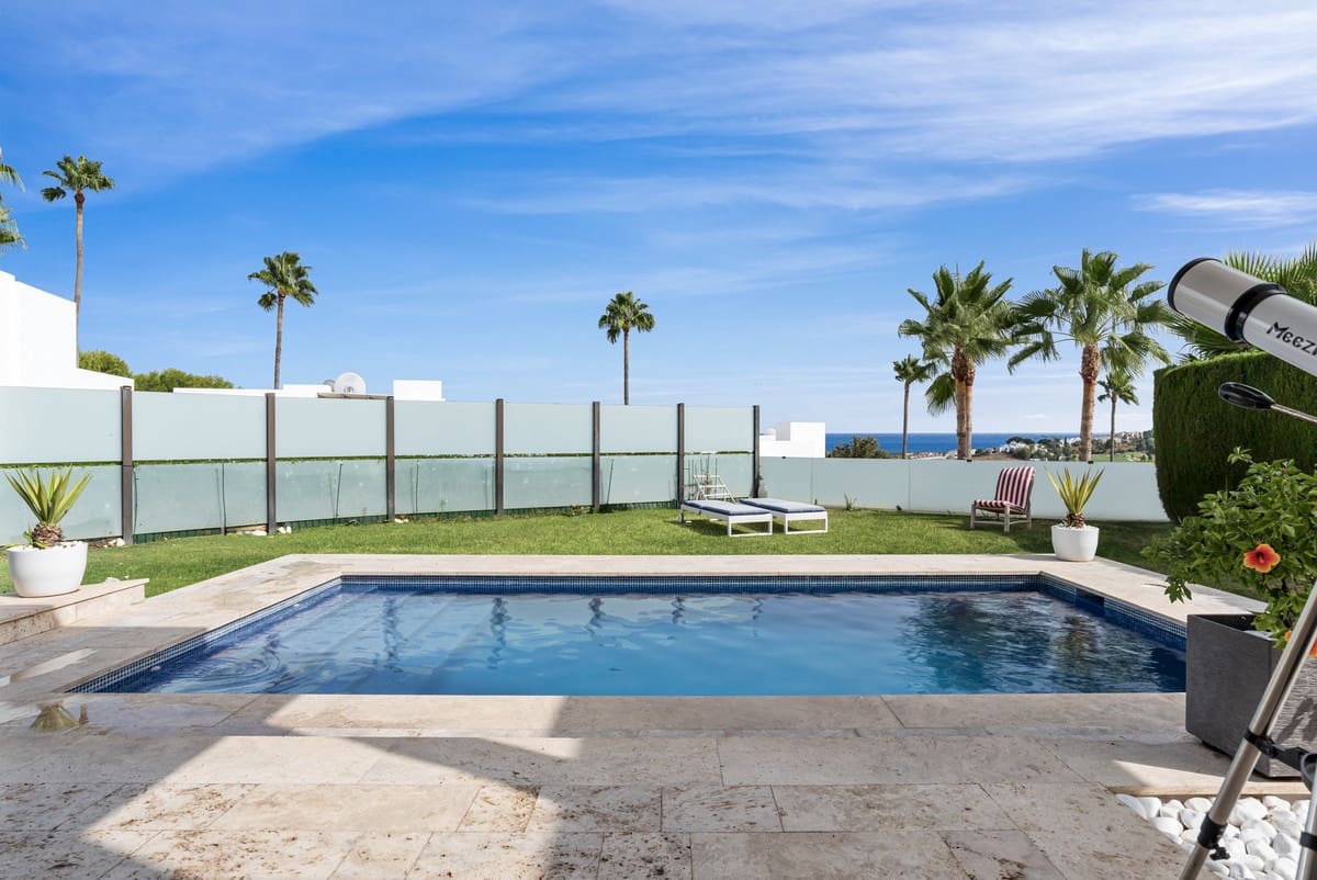 4 soveværelse Villa til salg i Benahavis med swimmingpool garage - € 1.725.000 (Ref: 9805334)