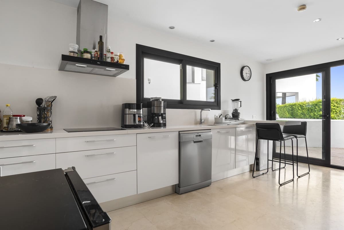 4 soveværelse Villa til salg i Benahavis med swimmingpool garage - € 1.725.000 (Ref: 9805334)