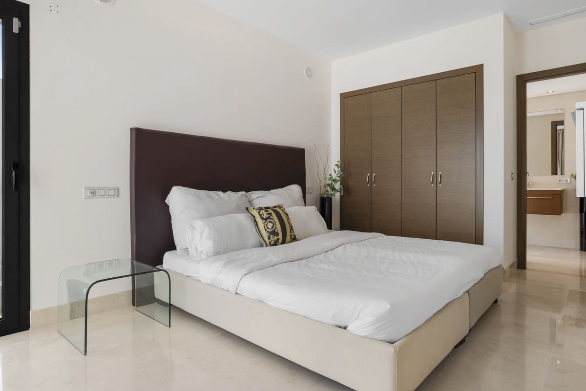 4 soveværelse Villa til salg i Benahavis med swimmingpool garage - € 1.725.000 (Ref: 9805334)