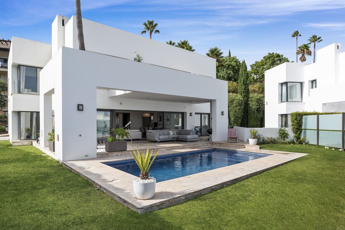 4 soveværelse Villa til salg i Benahavis med swimmingpool garage - € 1.725.000 (Ref: 9805334)