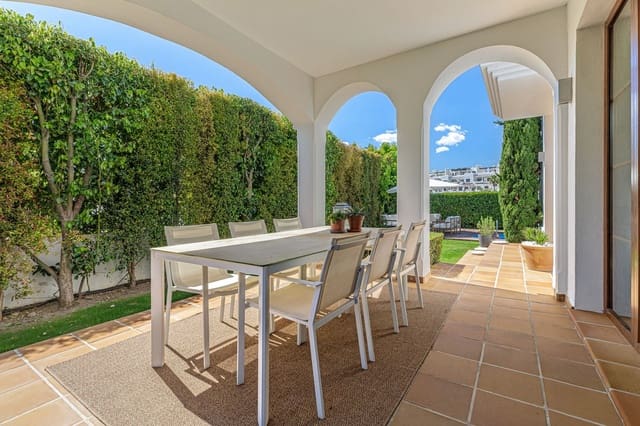 4 quarto Moradia para venda em Selwo, Estepona com piscina garagem - 1 690 000 € (Ref: 9805335)