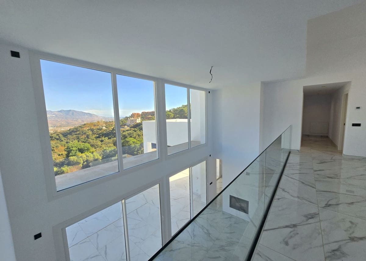 Chalet de 4 habitaciones en La Mairena en venta con piscina garaje - 1.599.000 € (Ref: 9805336)