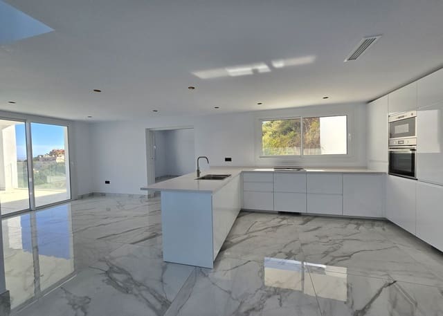 Chalet de 4 habitaciones en La Mairena, Ojen en venta con piscina garaje - 1.599.000 € (Ref: 9805336)