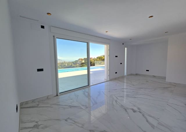 Chalet de 4 habitaciones en La Mairena, Ojen en venta con piscina garaje - 1.599.000 € (Ref: 9805336)