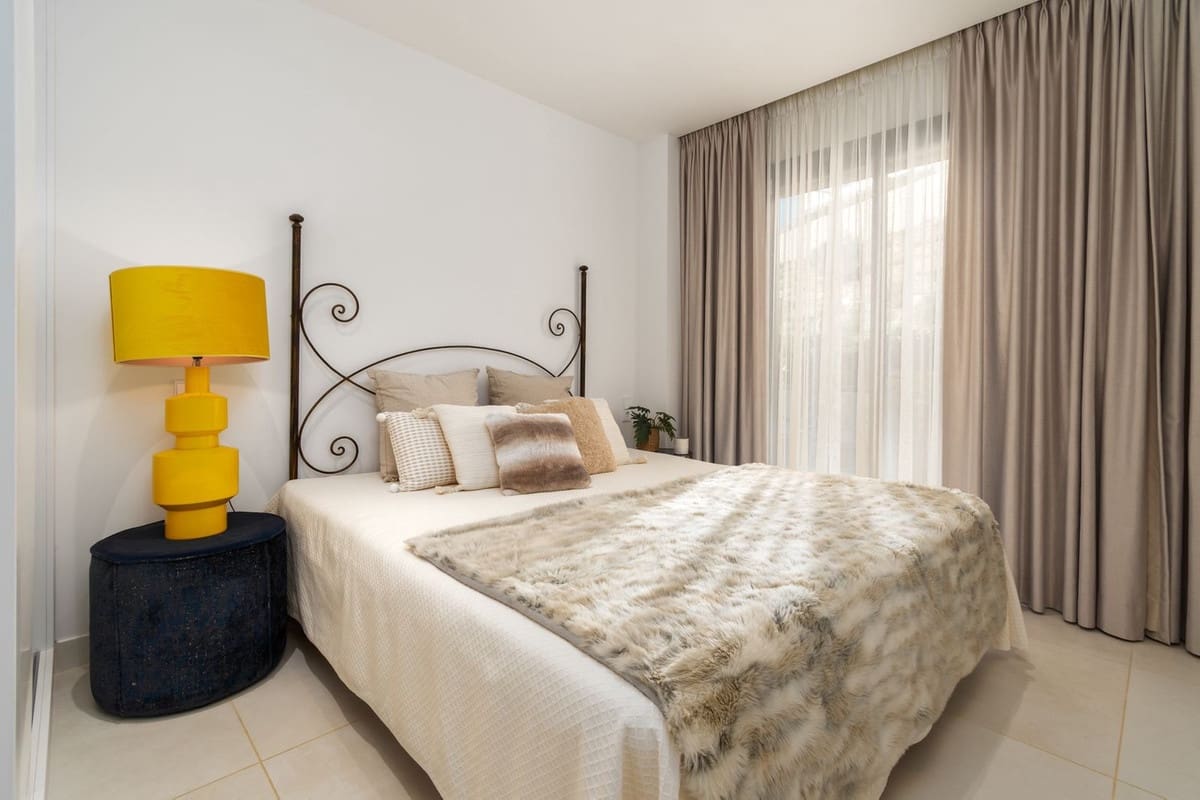 3 Zimmer Apartment zu verkaufen in Fuengirola mit Pool Garage - 940.000 € (Ref: 9805511)