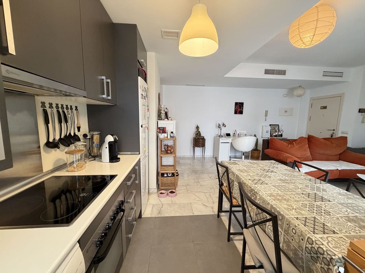 2 slaapkamer Appartement te koop in Estepona met zwembad garage - € 245.000 (Ref: 9805641)
