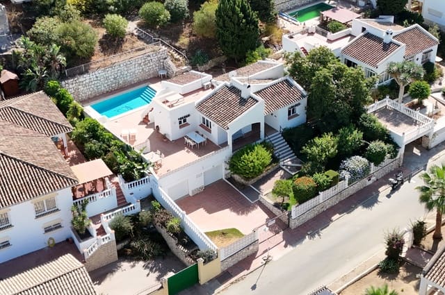 3 bedroom Villa for sale in Cerro del Aguila, Mijas with pool garage - € 675,000 (Ref: 9808945)