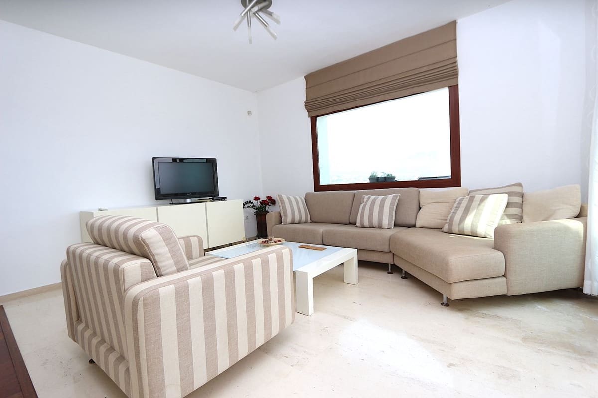 Chalet de 3 habitaciones en Cerro del Aguila en venta con piscina garaje - 675.000 € (Ref: 9808946)