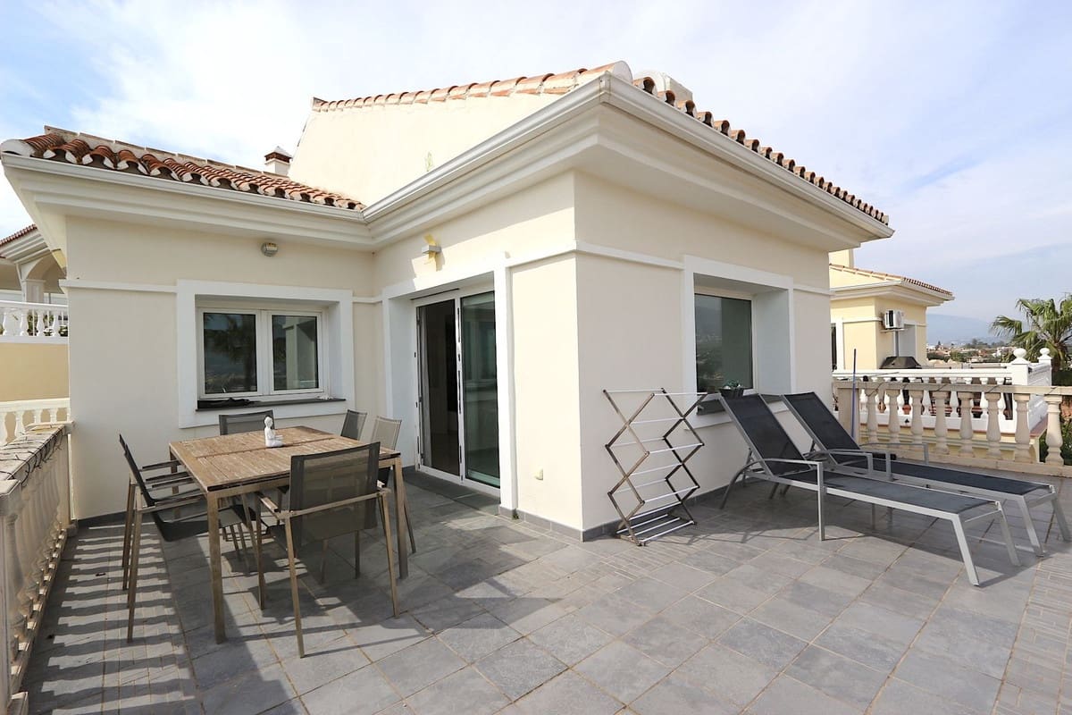 Chalet de 3 habitaciones en Cerro del Aguila en venta con piscina garaje - 675.000 € (Ref: 9808946)