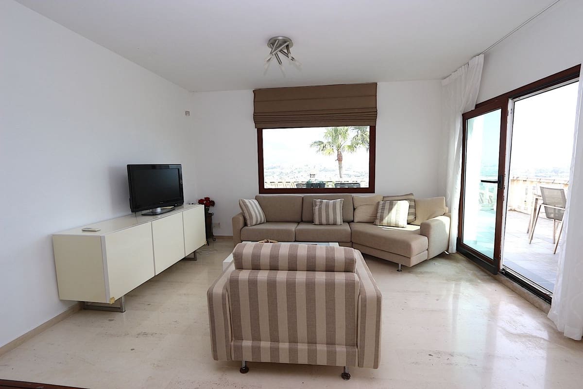 Chalet de 3 habitaciones en Cerro del Aguila en venta con piscina garaje - 675.000 € (Ref: 9808946)