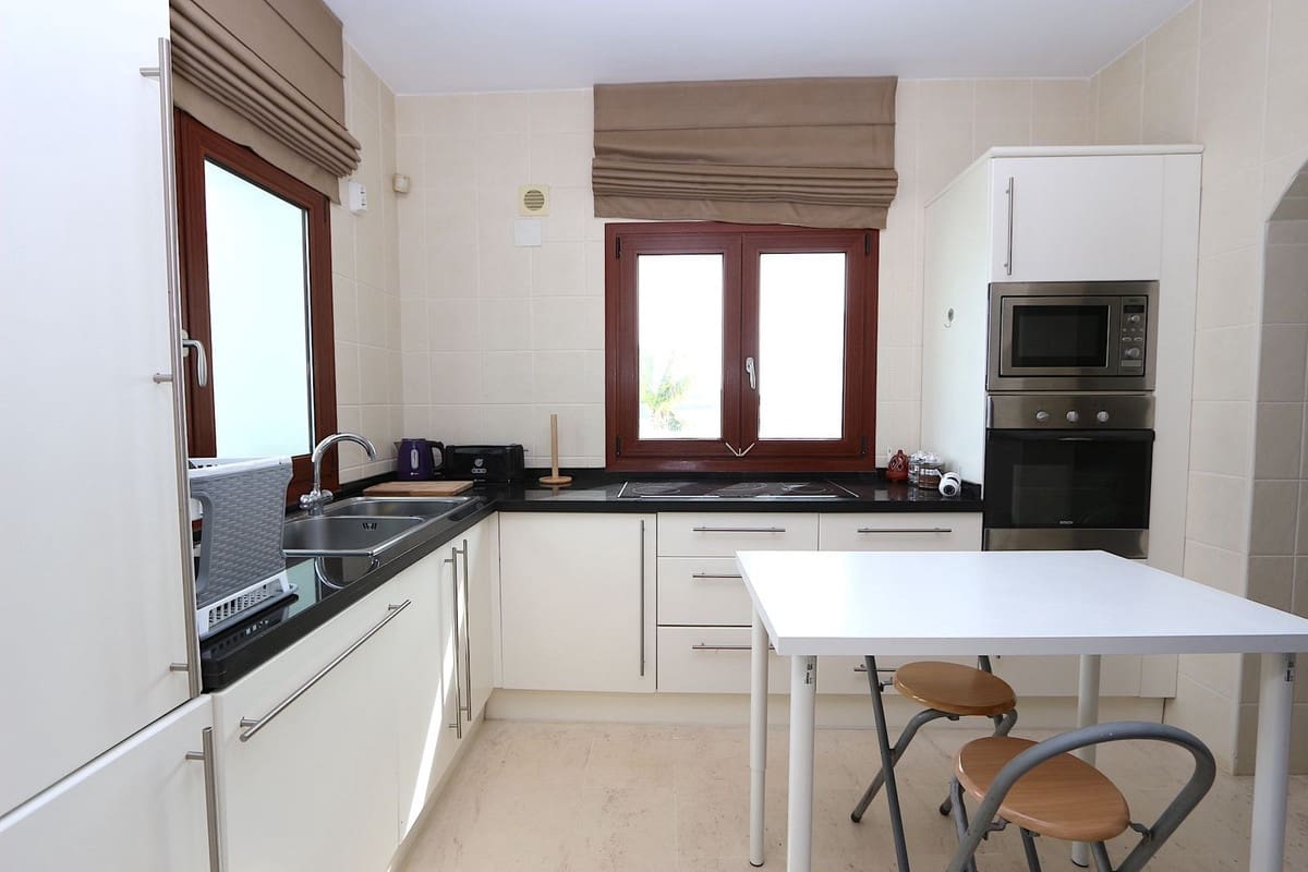 Chalet de 3 habitaciones en Cerro del Aguila en venta con piscina garaje - 675.000 € (Ref: 9808946)