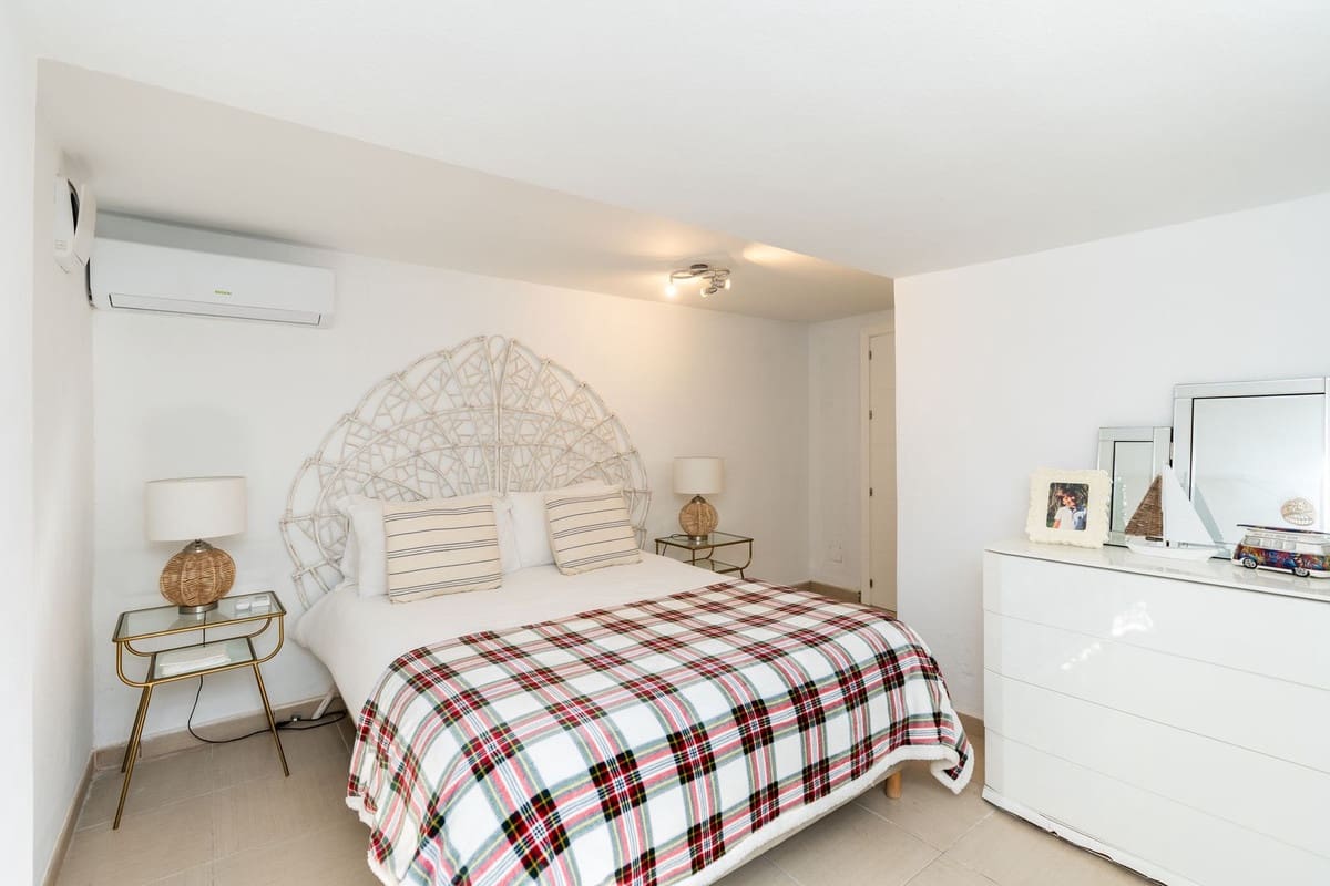 5 Zimmer Villa zu verkaufen in El Paraiso mit Pool Garage - 1.600.000 € (Ref: 9808949)