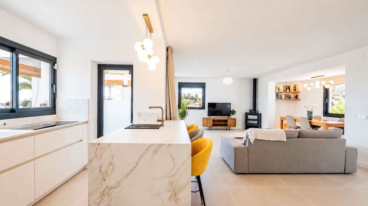 4 Zimmer Villa zu verkaufen in La Capellania mit Pool Garage - 1.450.000 € (Ref: 9810447)