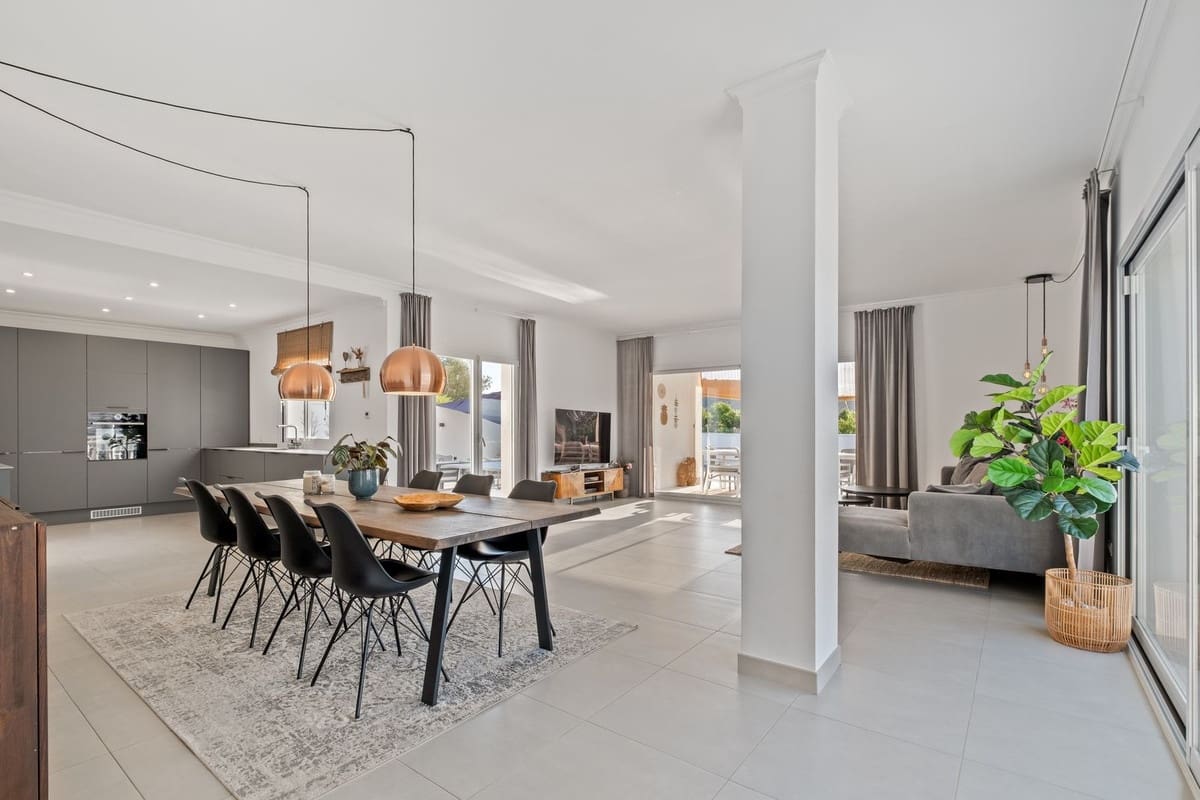 6 bedroom Villa for sale in Cerro del Aguila with pool garage - € 1,290,000 (Ref: 9810448)