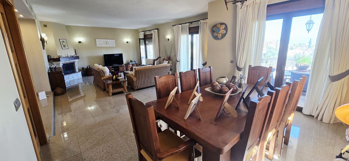 4 Zimmer Villa zu verkaufen in La Sierrezuela mit Pool Garage - 1.095.000 € (Ref: 9810449)