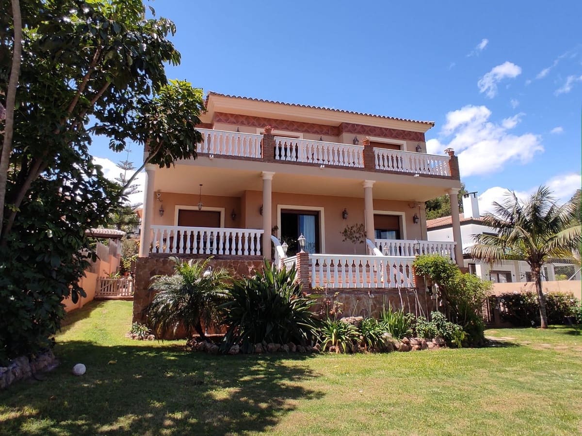 4 Zimmer Villa zu verkaufen in La Sierrezuela mit Pool Garage - 1.095.000 € (Ref: 9810449)