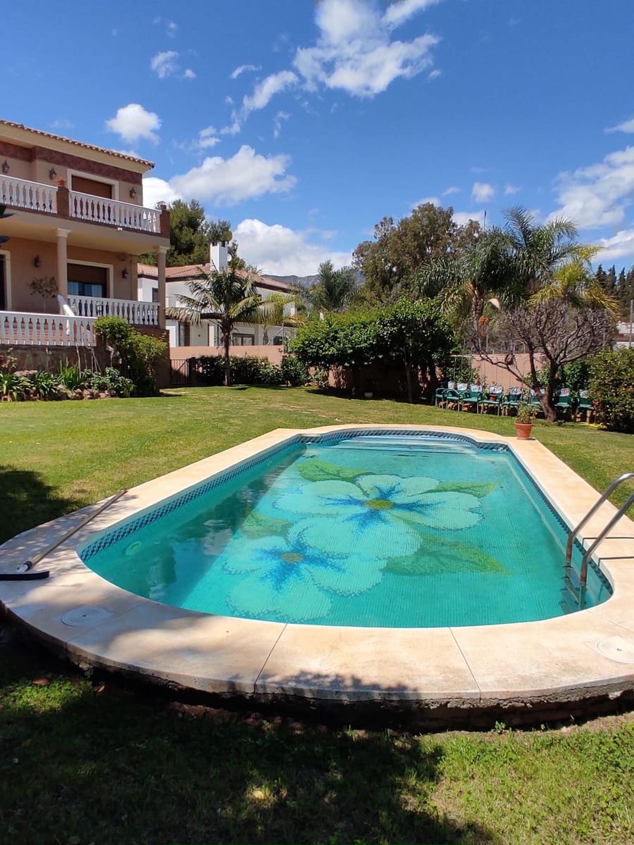 4 Zimmer Villa zu verkaufen in La Sierrezuela mit Pool Garage - 1.095.000 € (Ref: 9810449)
