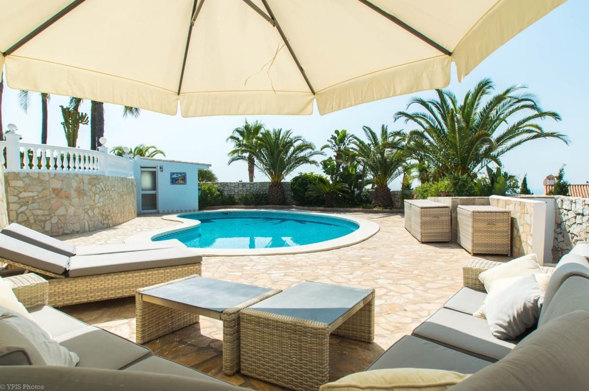 4 bedroom Villa for sale in Valtocado with pool garage - € 1,650,000 (Ref: 9810867)
