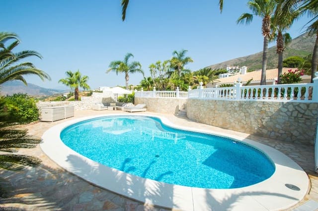 4 Zimmer Villa zu verkaufen in Valtocado, Mijas mit Pool Garage - 1.650.000 € (Ref: 9810867)