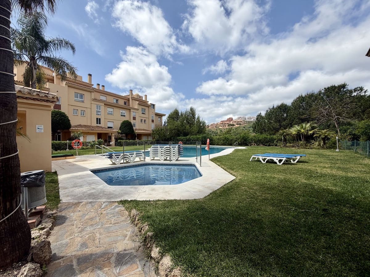 3 slaapkamer Appartement te koop in Calahonda met zwembad garage - € 429.000 (Ref: 9812446)